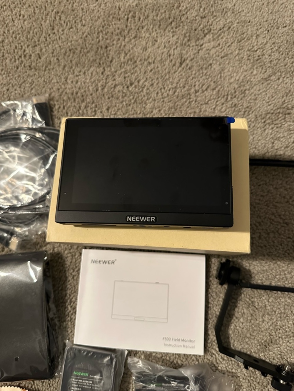 NEEWER F500 5.5 Inch Camera Field Monitor, HDR Touch Screen with 3D LUT - Picture 4 of 12